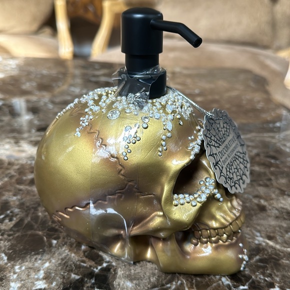 Halloween Skull Soap Dispenser. - Picture 4 of 4